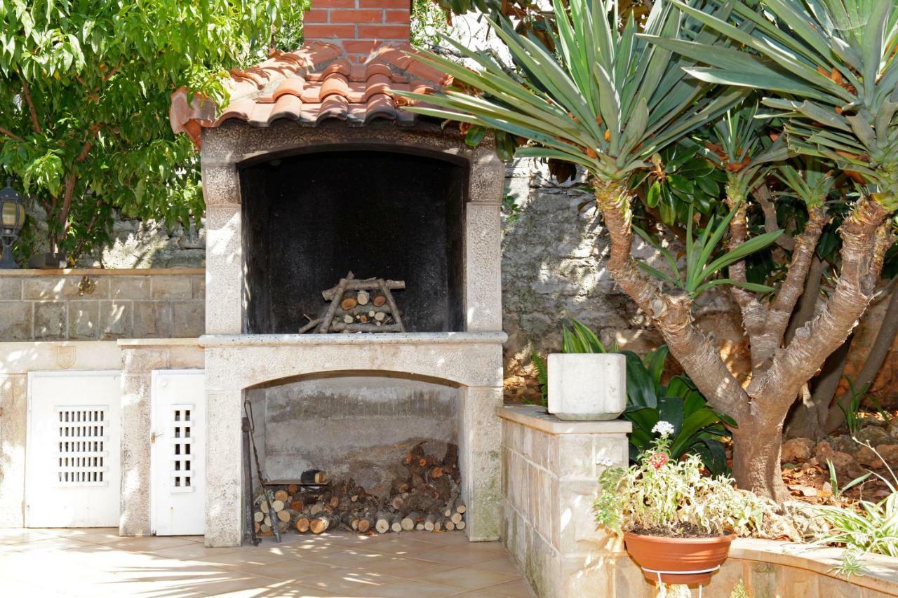 Apartment Ambroz Vela Luka Luaran gambar